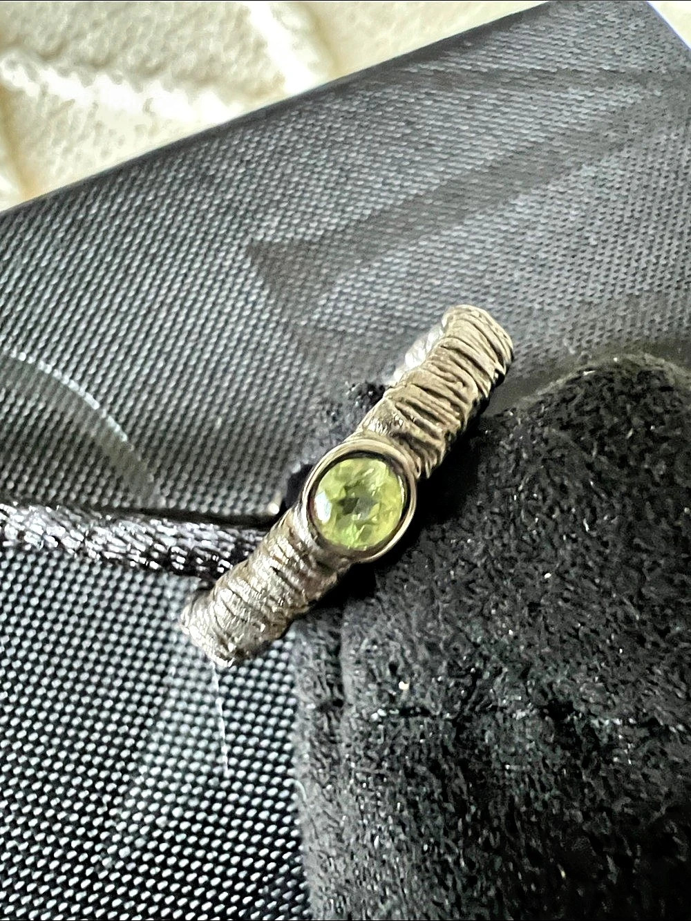 German Kabirski Peridot Ring Textured Band size 6 Like New